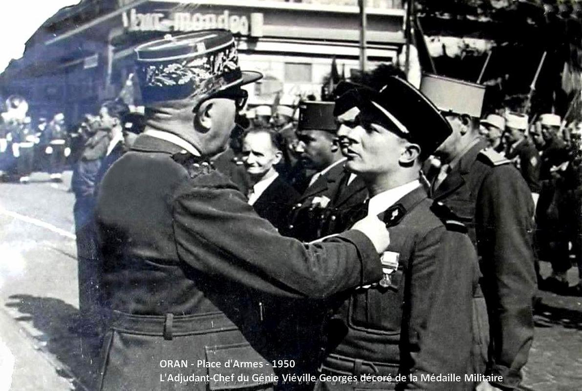 1208- Oran - Place d'Armes - Prise d'Armes - Fevrier 1950.JPG